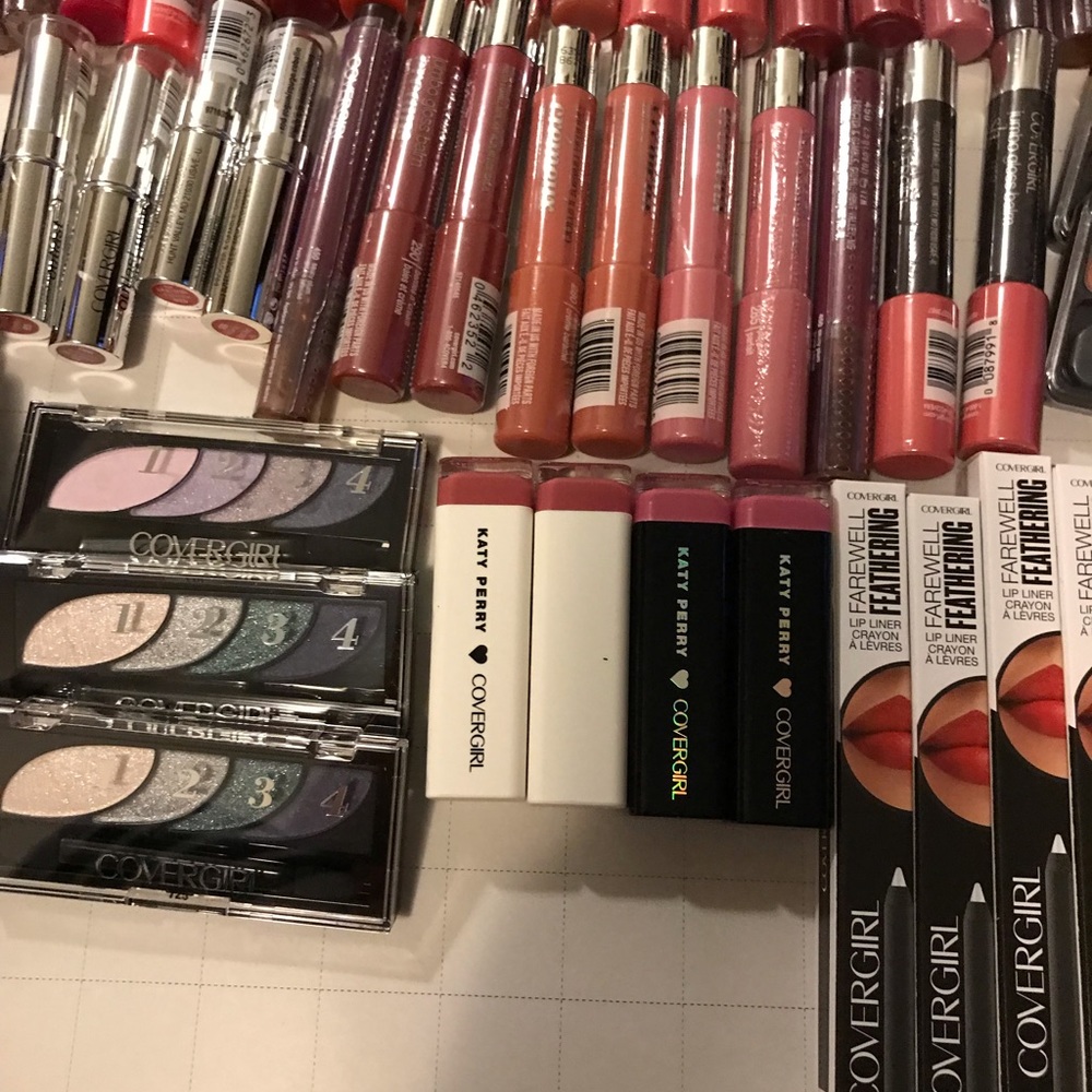 NWT 83PCS COVERGIRL MAKEPUP LOT - Picture 8 of 8